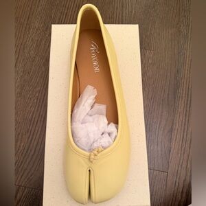 Women's Yellow Flats